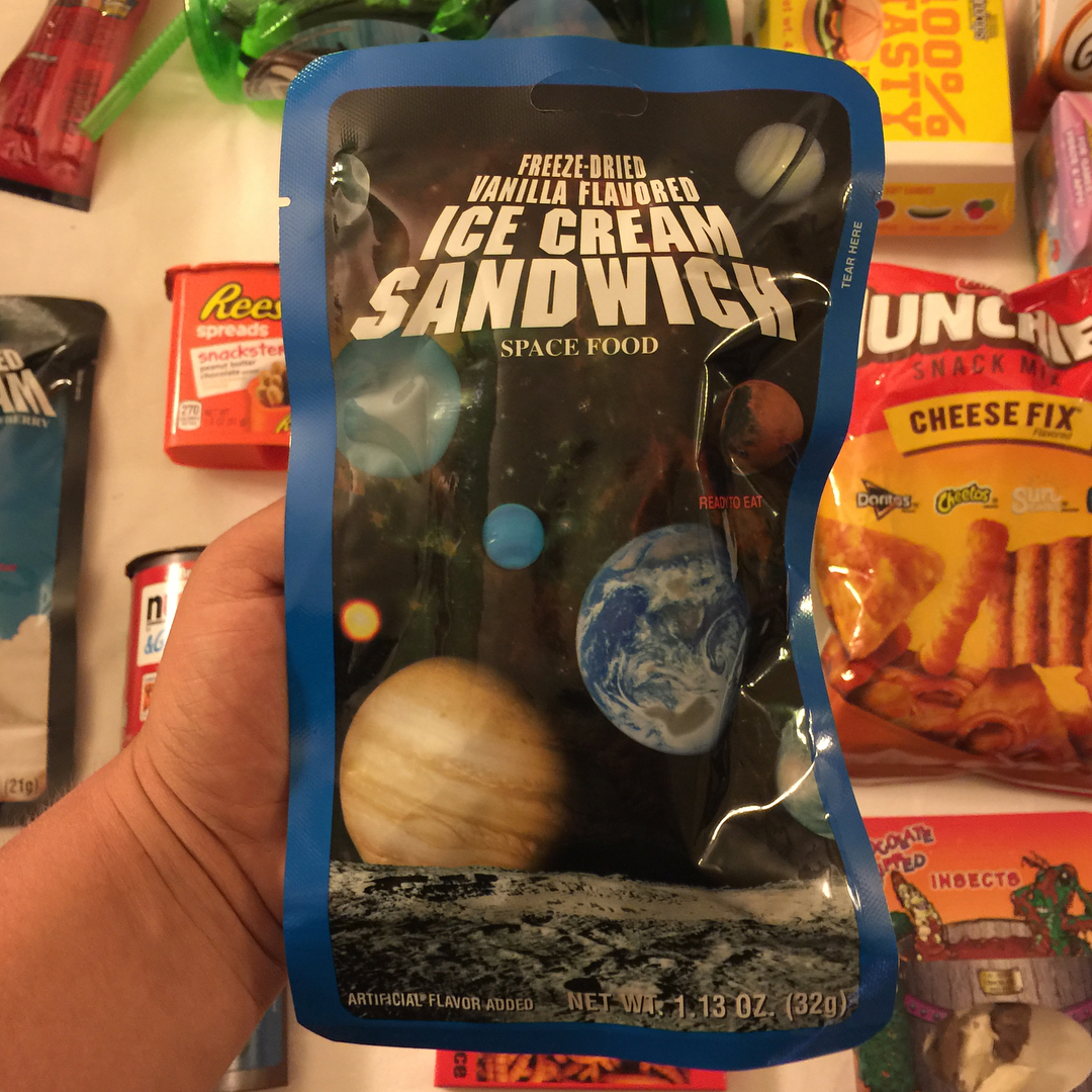 🇺🇸 Freeze-Dried Vanilla Flavored Ice Cream Sandwich (Sorvete de Astronauta)