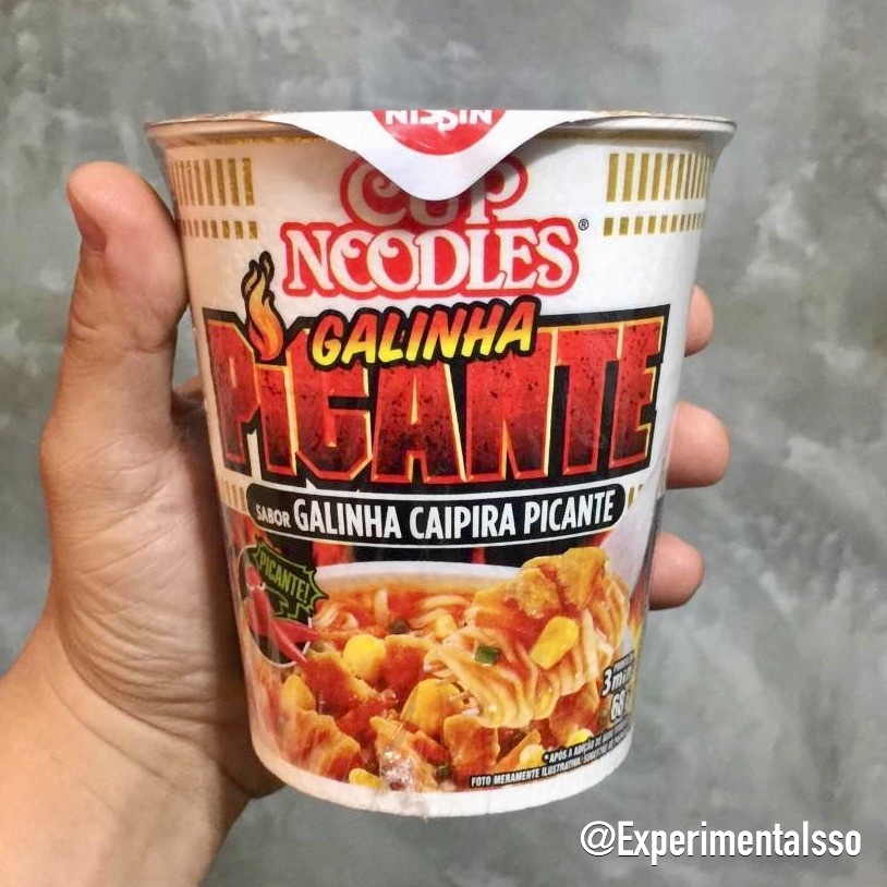 Nissin Cup Noodles sabor Galinha Caipira Picante