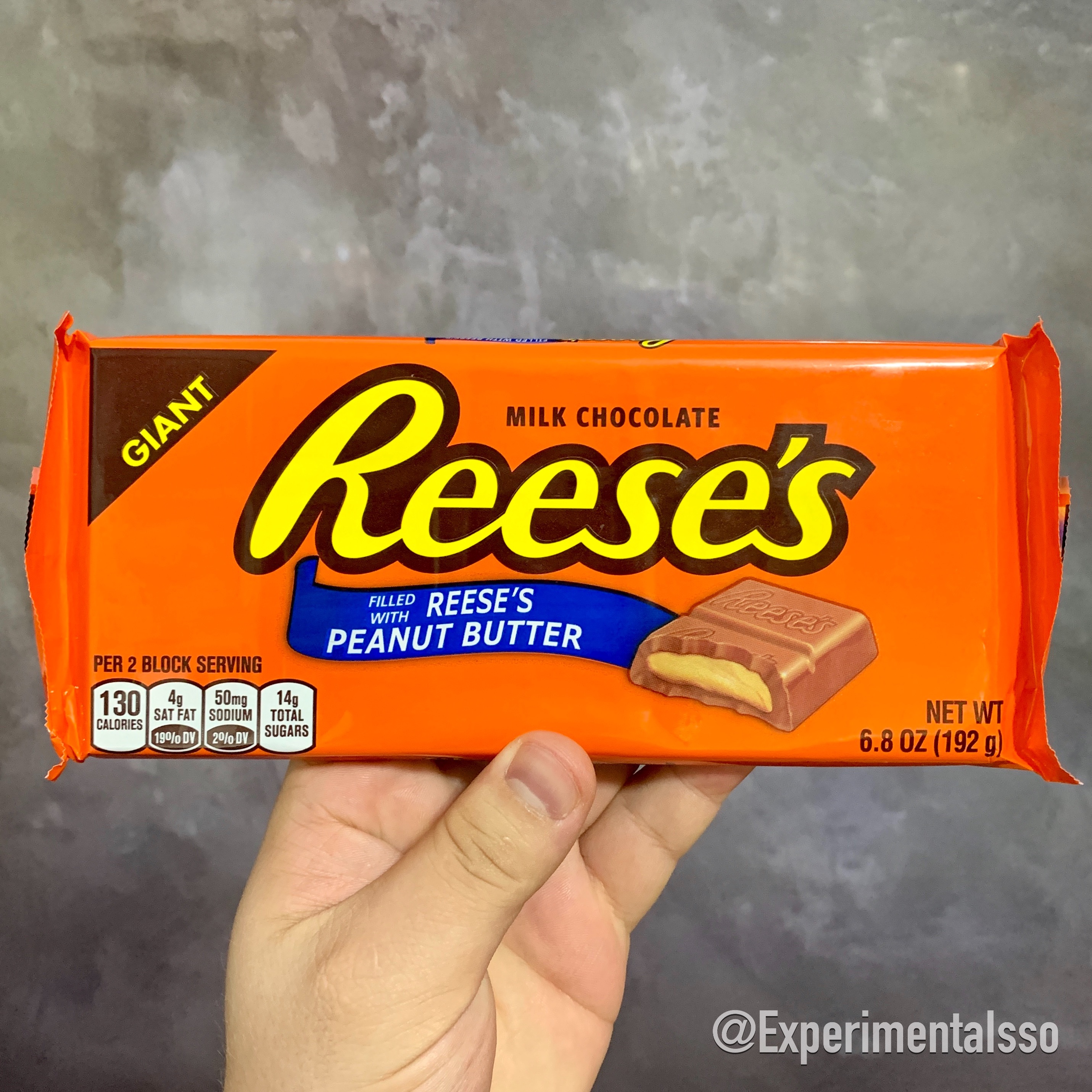🇺🇸🇧🇷Hershey’s Giant Reese’s – Milk Chocolate filled with Reese’s Peanut Butter