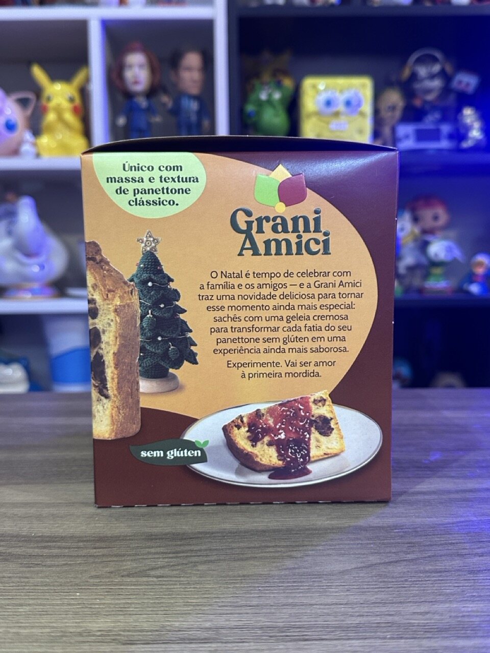 Lateral da embalagem do Panettone de Chocolate Grani Amici com geleia de frutas vermelhas