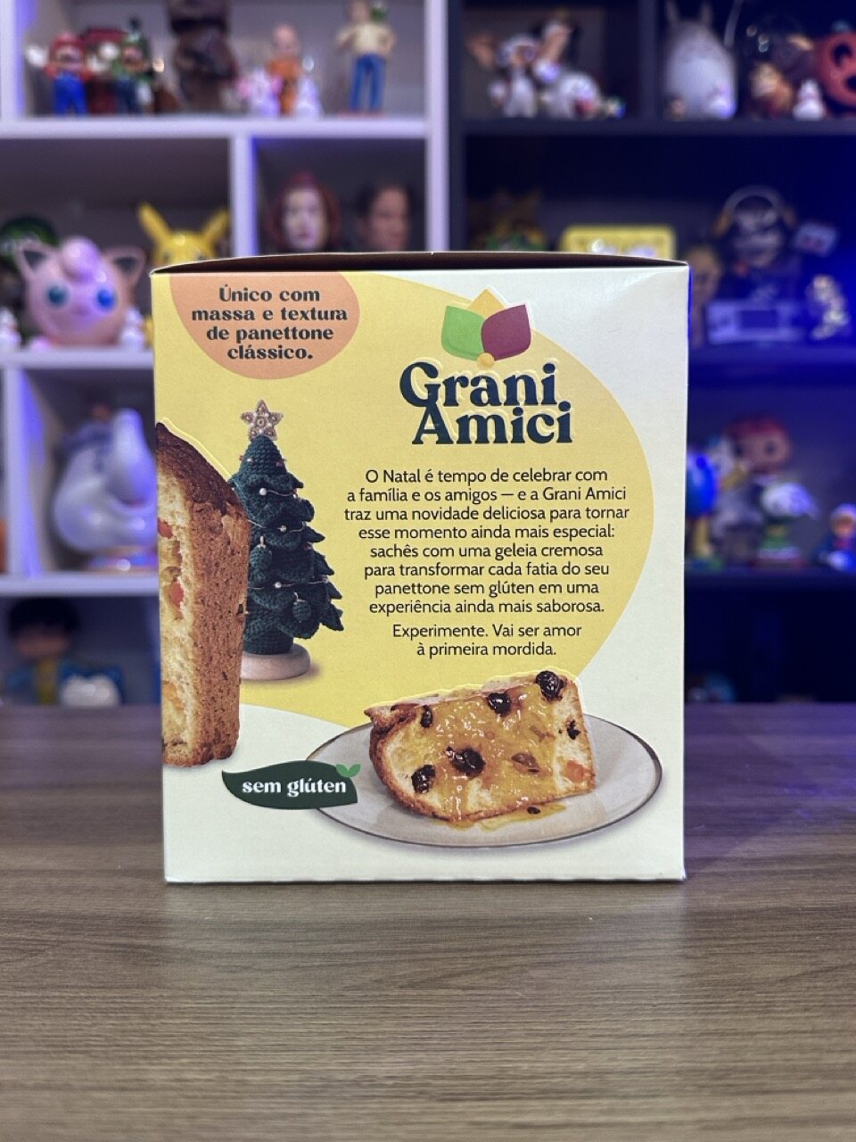 Lateral da embalagem do Panettone de Frutas Grani Amici com geleia de frutas amarelas